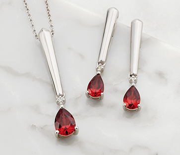 Garnet jewelry. Garnet jewelry.